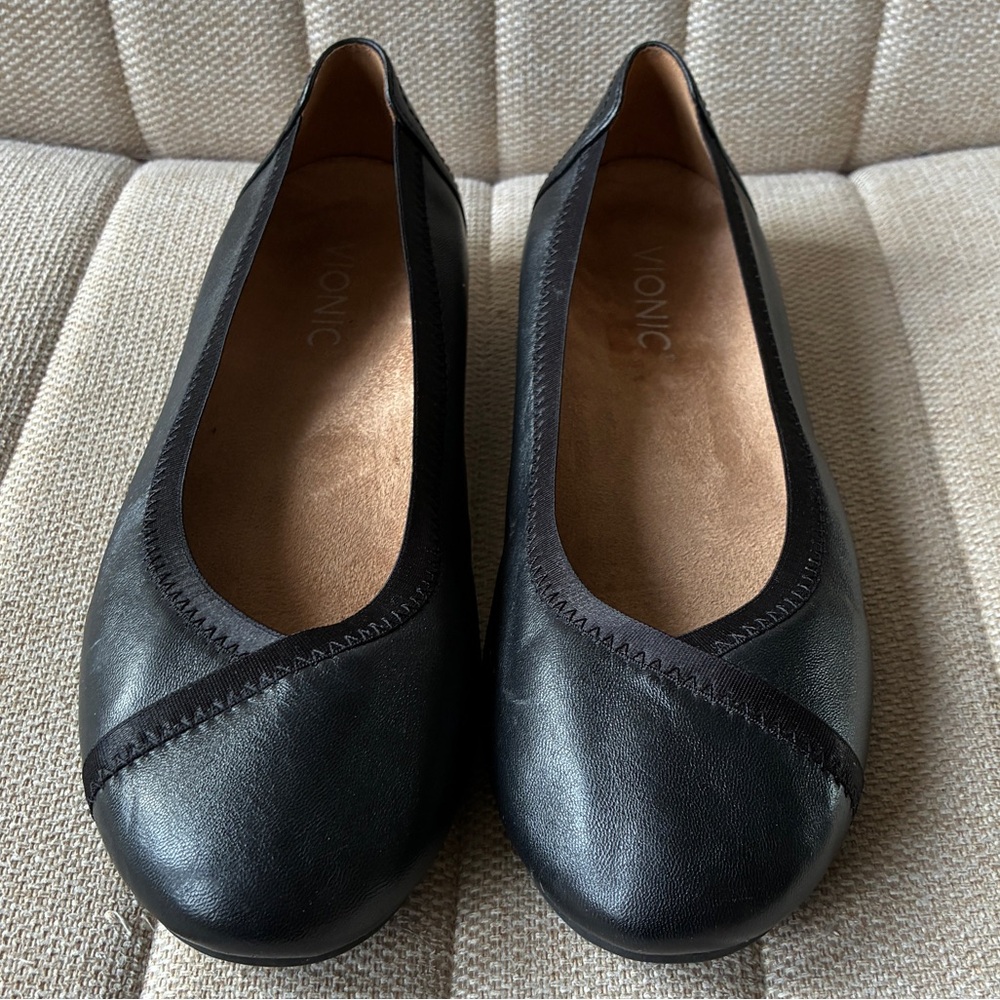 Vionic Caroll Black Leather Flats Size 7